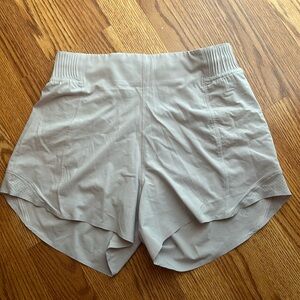 lululemon high waisted hotty hot shorts - chrome